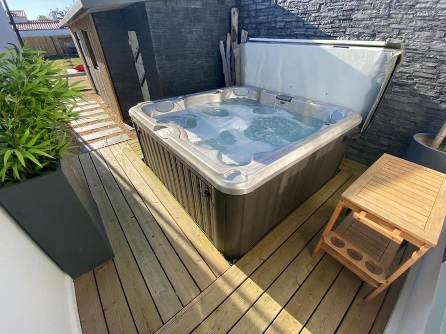 Villa Avec Jacuzzi Proche De La Mer Et Du Centre Barbatre Exterior photo